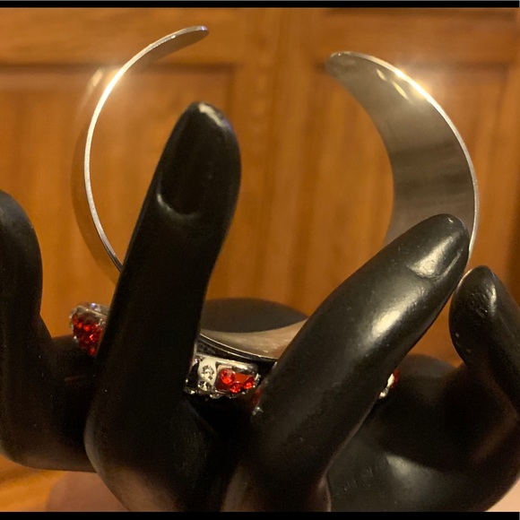 Red black & white Austrian crystal butterfly cuff - Picture 3 of 4